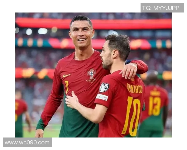 球迷疯狂冲场内抢C罗球衣欧冠赛场上演奇葩一幕