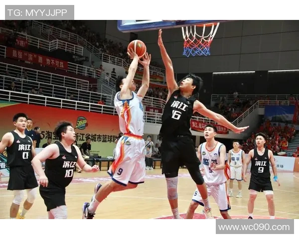 火箭队与雄鹿激战正酣比分悬念迭起引发球迷热议