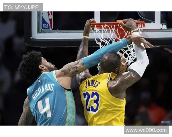 湖人队与黄蜂队历史交锋比分回顾及精彩瞬间分析